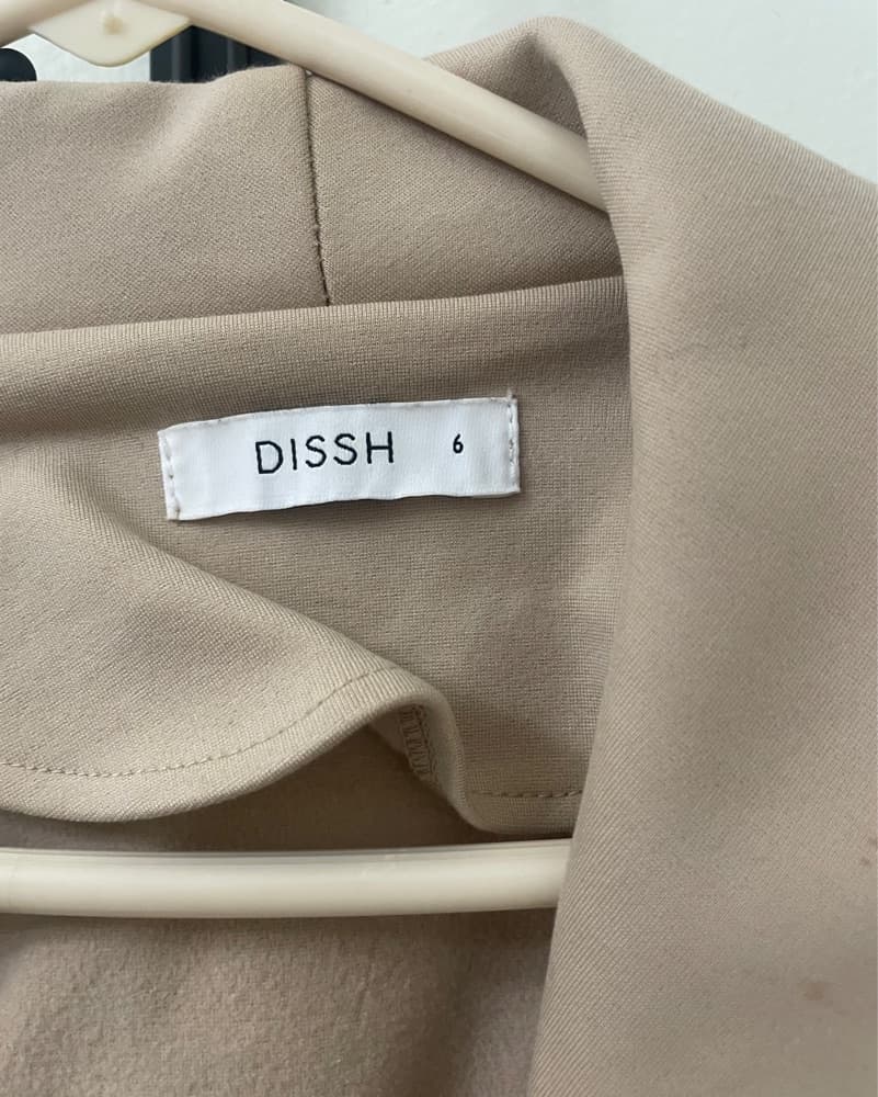 Chic Trench Coat in Neutral Tone - Image 3