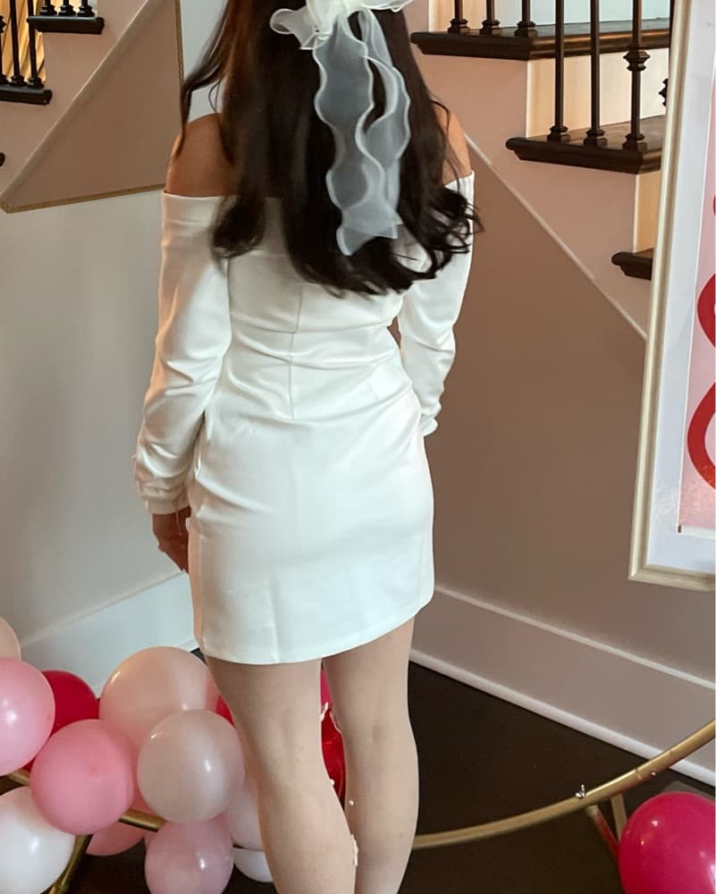 Elegant White Off-The-Shoulder Dress - Image 2