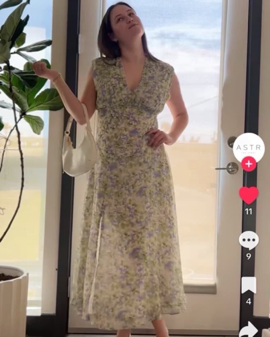 Astr the Label V Neck Midi Floral Dress - Image 3