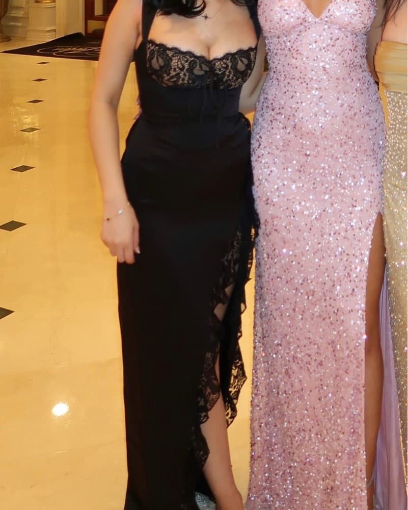 Elegant Black Lace Gown - Image 3