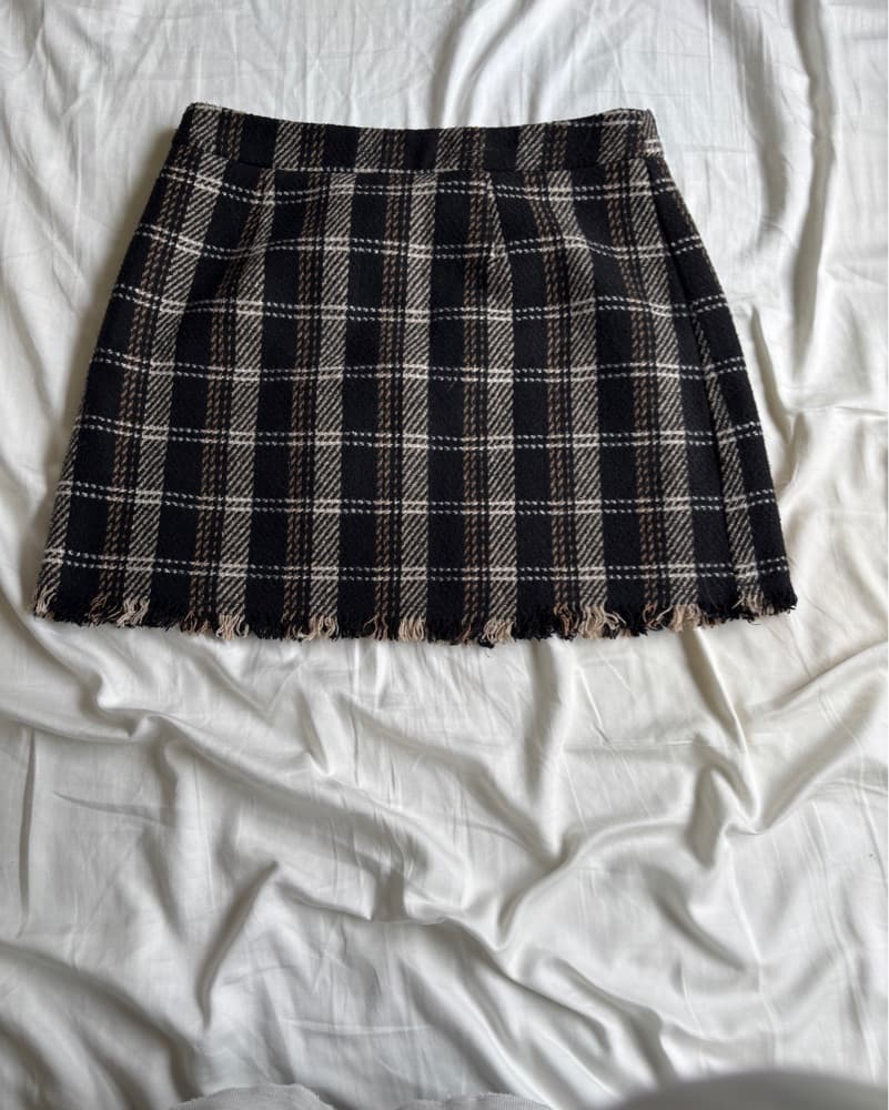 Sophisticated Plaid Mini Skirt - Image 3