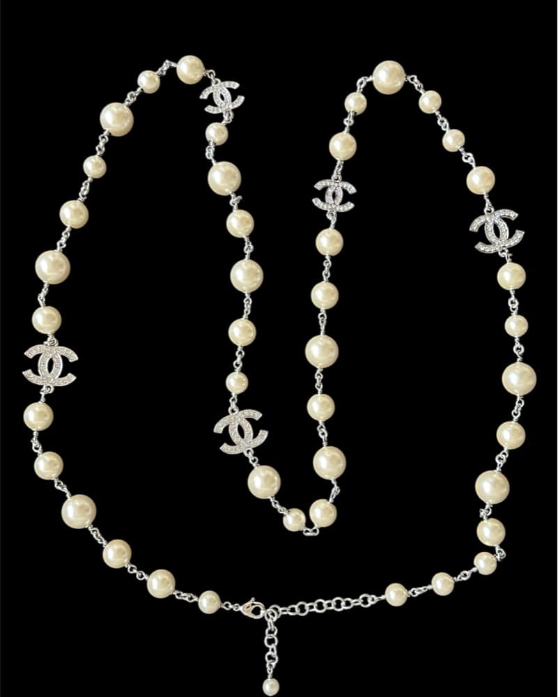 Chanel Pearl And Logo Necklace - Image 3
