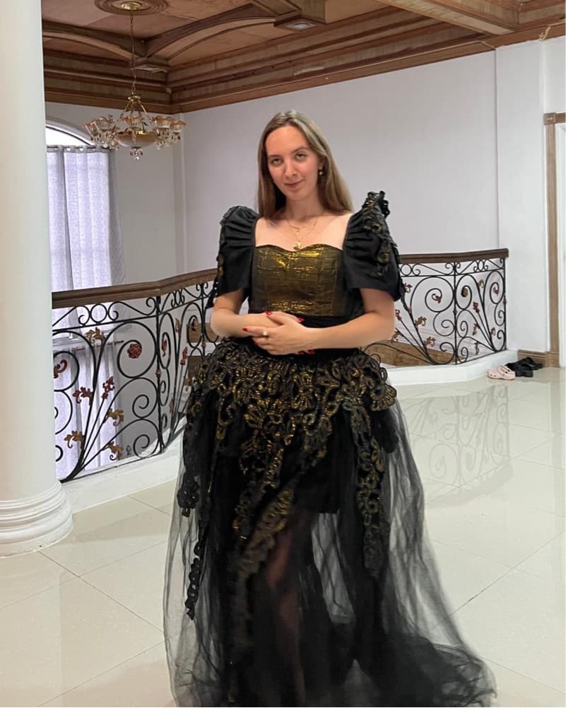 Enchanting Gold and Black Gown - Image 4