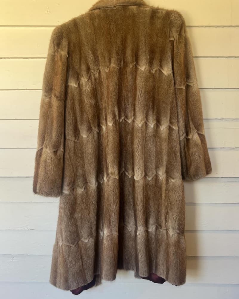Vintage Long Mink Fur Coat  - Image 2