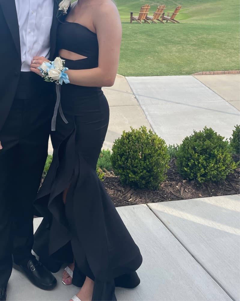 Elegant Black Formal Prom Dress - Image 3