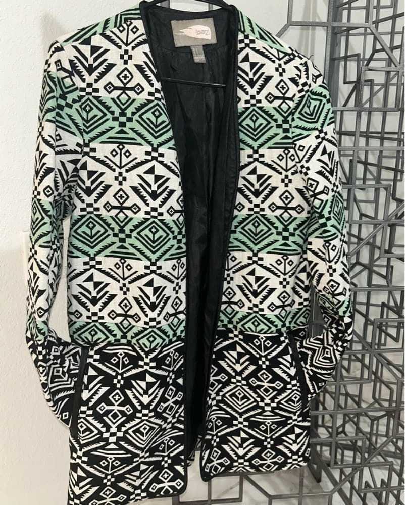 Striking Geometric Jacquard Jacket - Image 2