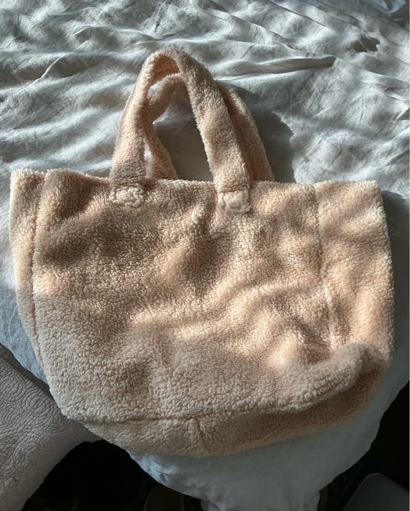 alo Soft and Cozy Teddy Oversized Tote - Image 2