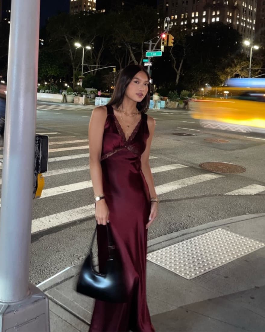 V NECK LACE MAXI DRESS - Image 3