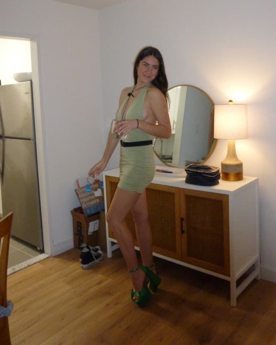 Open toe green high heels - Image 3