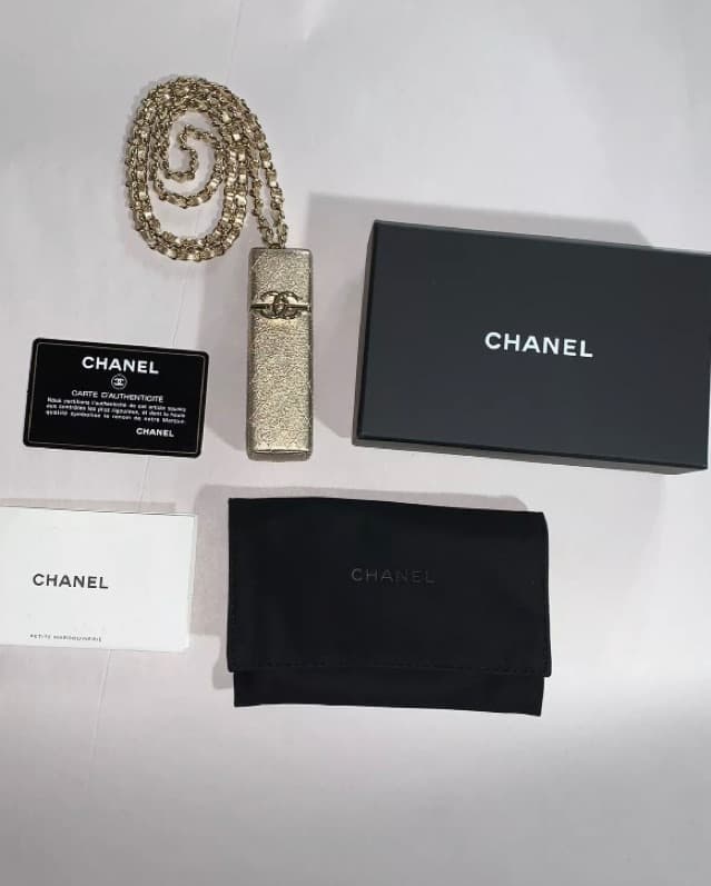 RARE!  CHANEL gold leather LIPSTICK CASE - Image 2