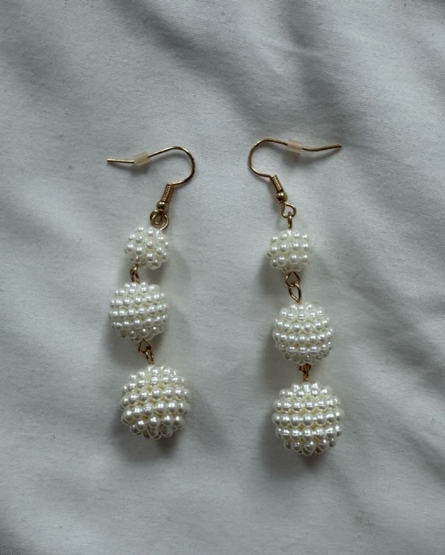Elegant Pearl Earrings - Image 1