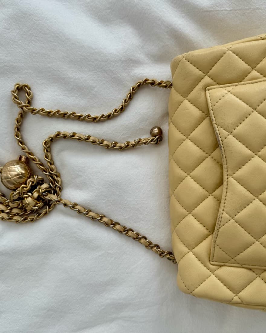 Chic Chanel Mini Leather Shoulder Bag - Image 4