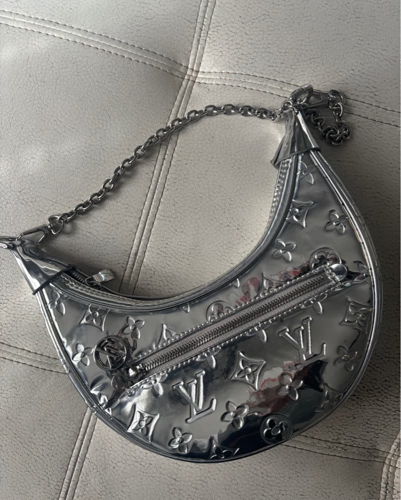 Louis Vuitton Loop - Image 4