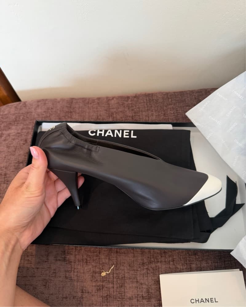 Chanel Pumps Lambskin Dark Brown  - Image 3