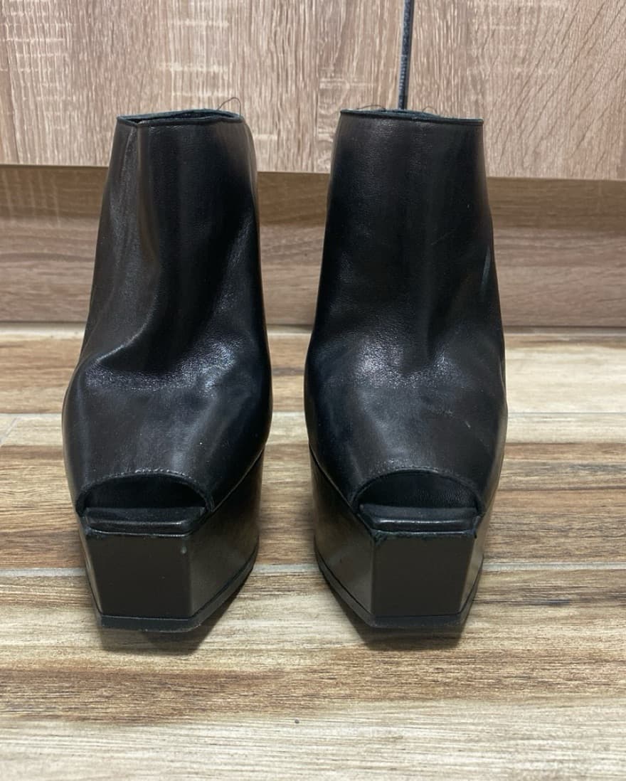 Vera Wang Collection Platform Mules - Image 2