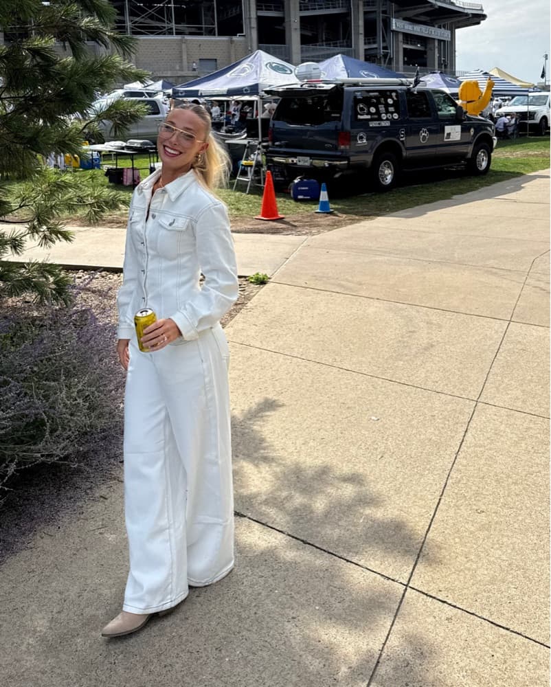 Chic All-White Outfit - Image 1