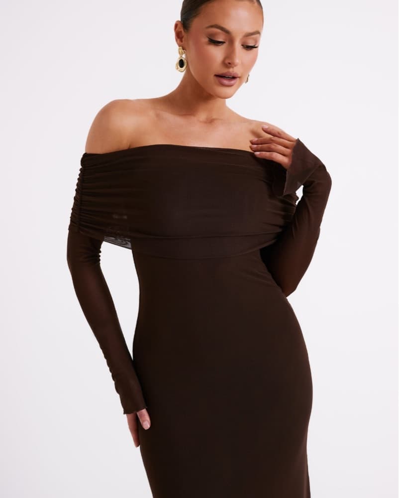 Elegant Off-Shoulder Black Gown - Image 3