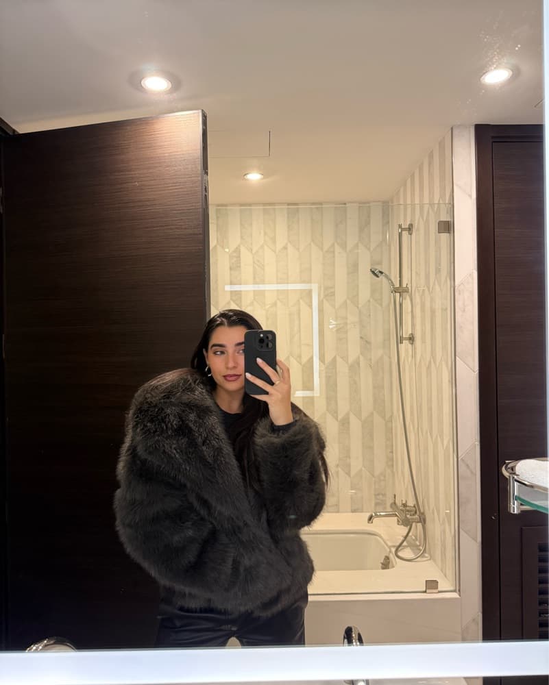 Cozy Chic Faux Fur Jacket - Image 3