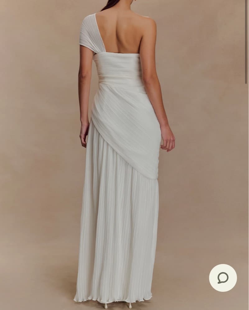 Elegant One-Shoulder Pleated Gown - Image 2