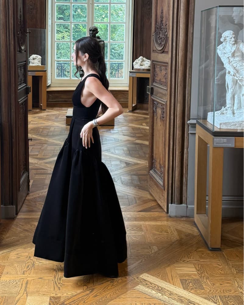 Alice & Olivia Elegant Black Velvet Gown - Image 6