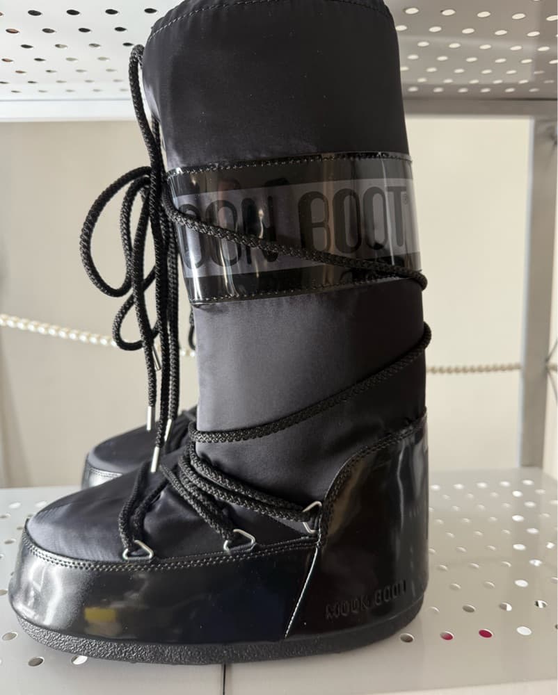 Moon Boot Glance Black Tall Icon - Image 1