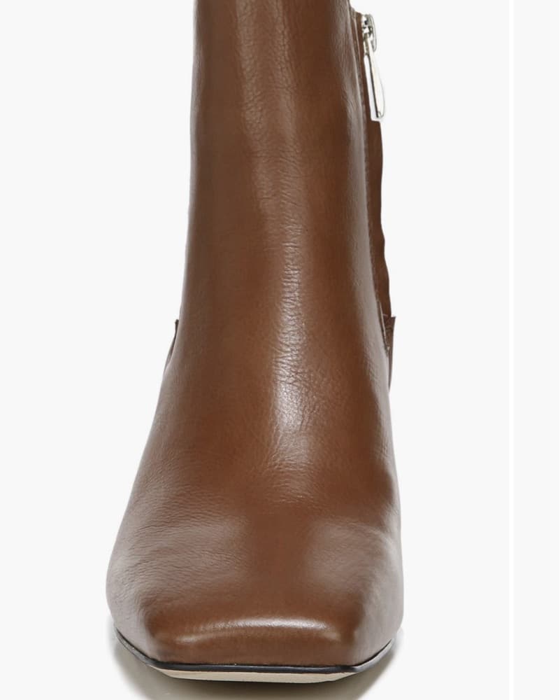 Chic Leather Chelsea Boots - Image 1