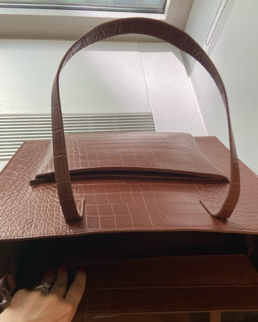 Barely Used Beis Large Work Bag - Image 4