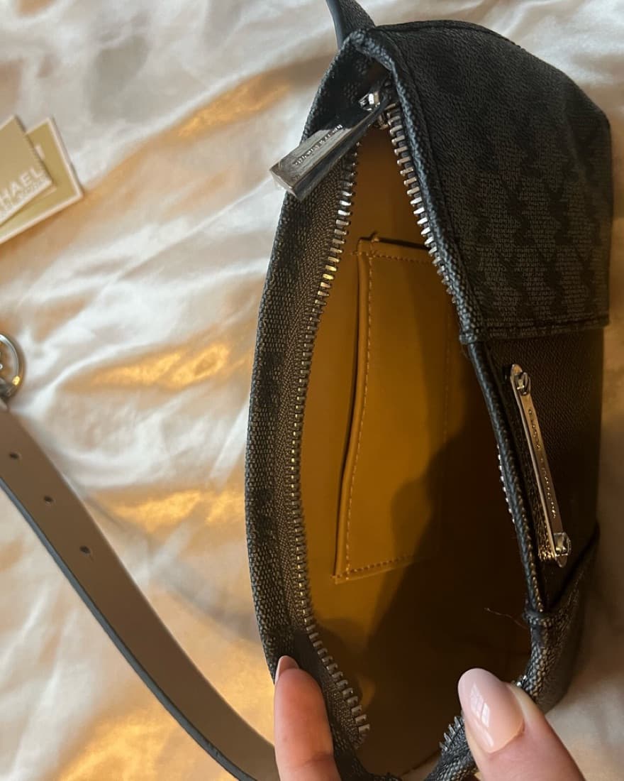 Michael Kors Fanny Pack - Image 2