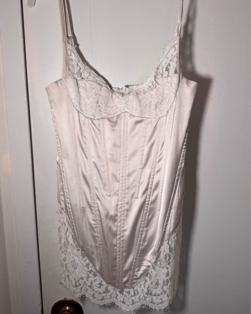 Elegant Lace and Satin MINI dress - Image 3