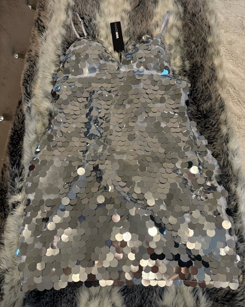 Shimmering Sequin Mini Dress - Image 2