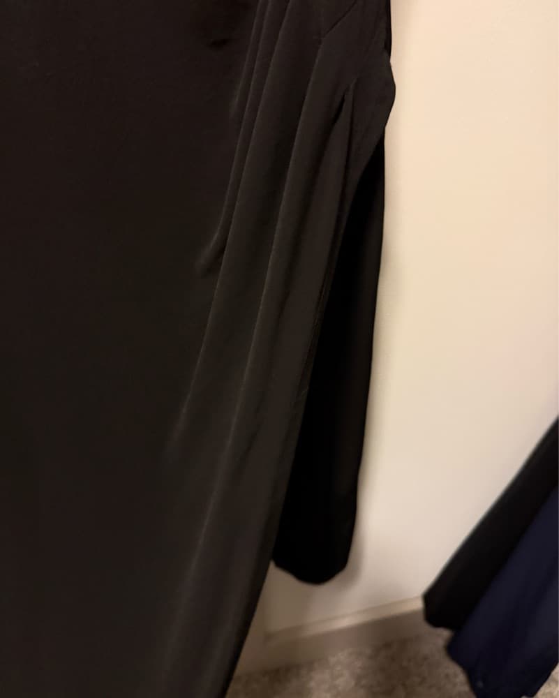 Elegant Black Sleeveless Dress - Image 3