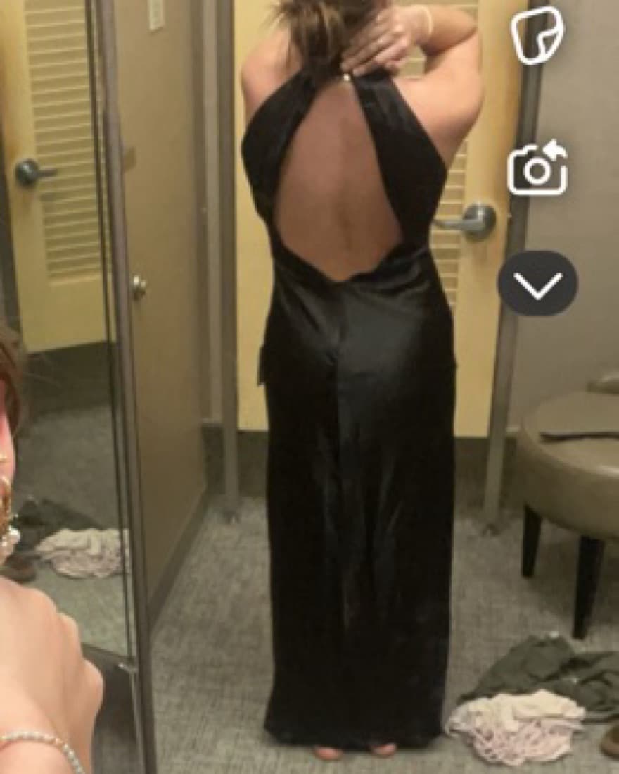 Elegant Black Dress with Keyhole Back - Image 1
