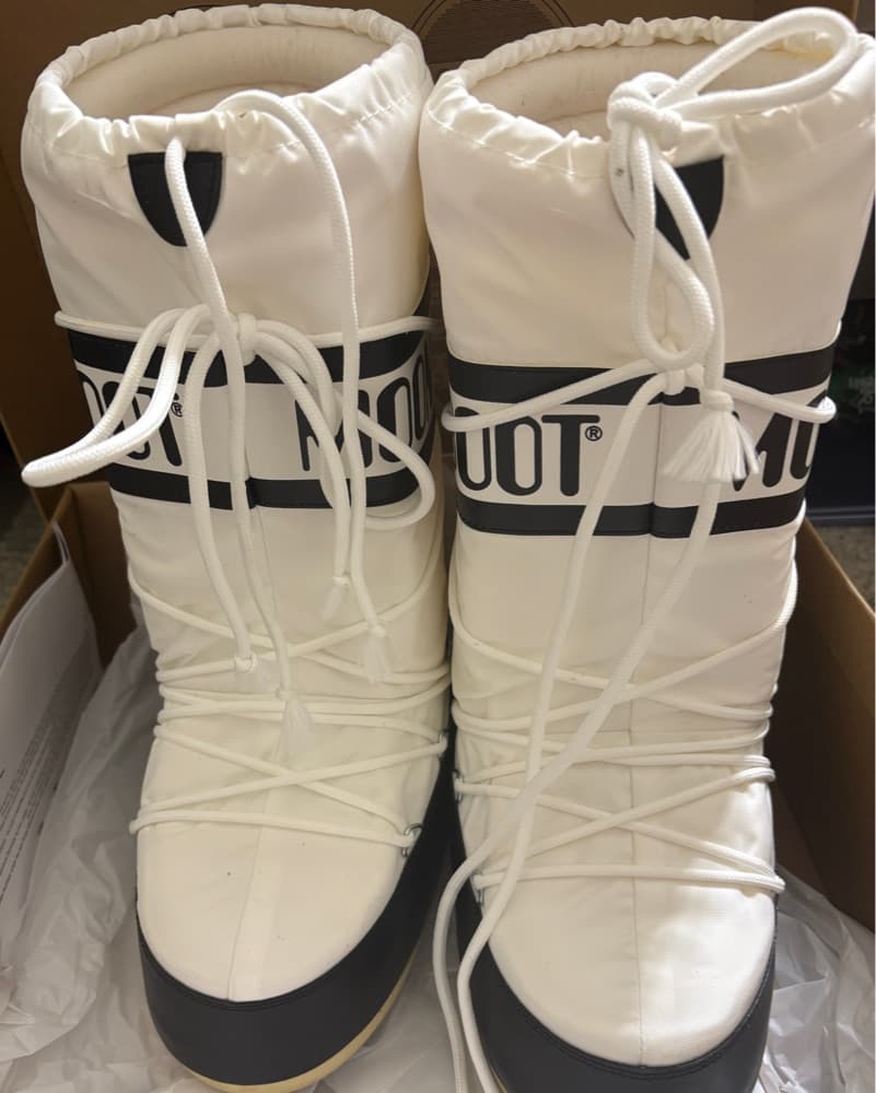 Versatile Moon Boot Sneakers - Image 3
