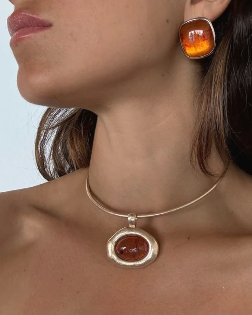Elegant Amber Pendant Necklace - Image 1