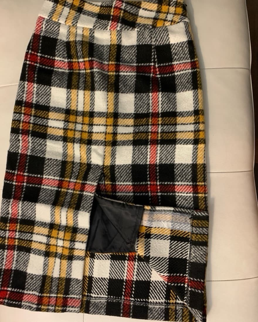 Nwt Woolen Plaid Skirt With Gemstones - Image 3
