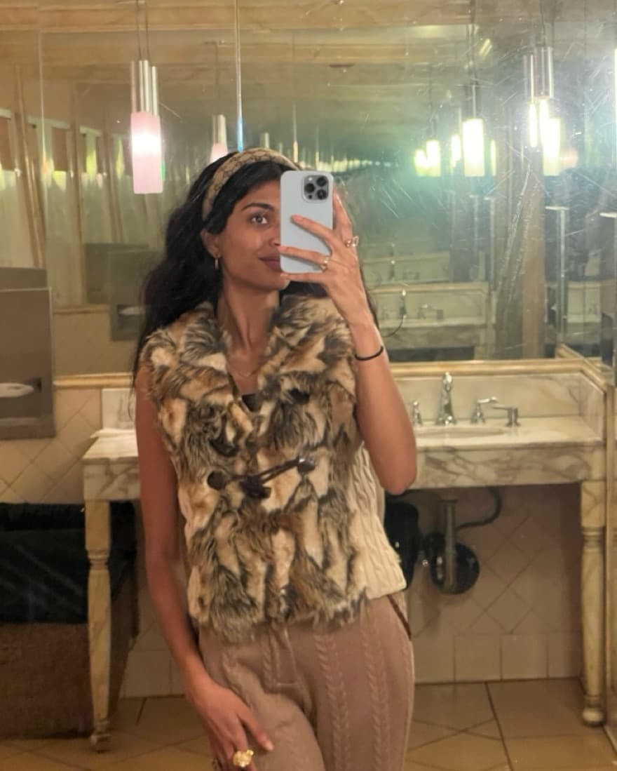 Guess Faux Fur Vest - Image 3