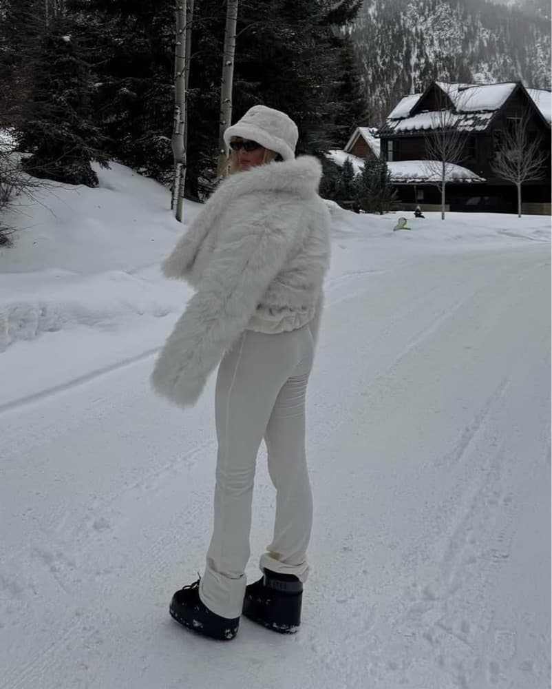 Perfect Aprés Ski ~Full Outfit Included  - Image 3