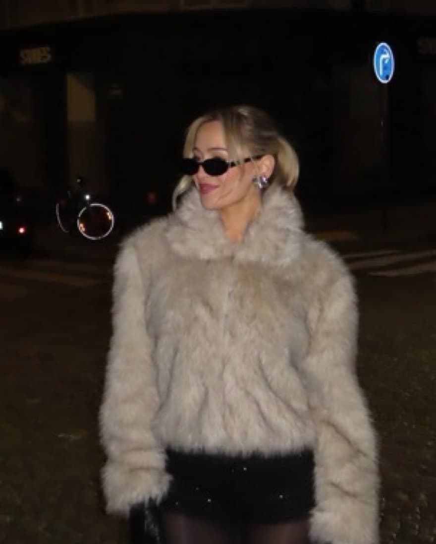 Short Faux Fur coat - Image 1