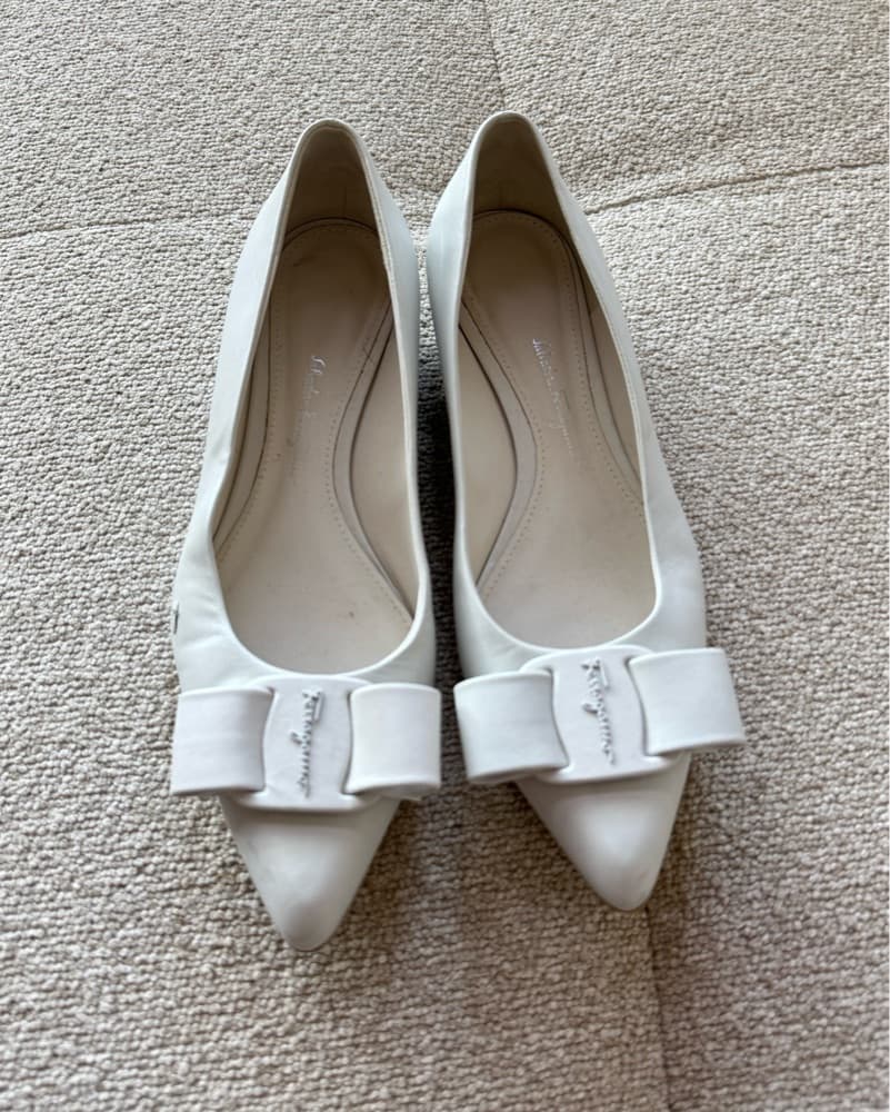 Salvatore Ferragamo Bow Leather Flats - Image 1