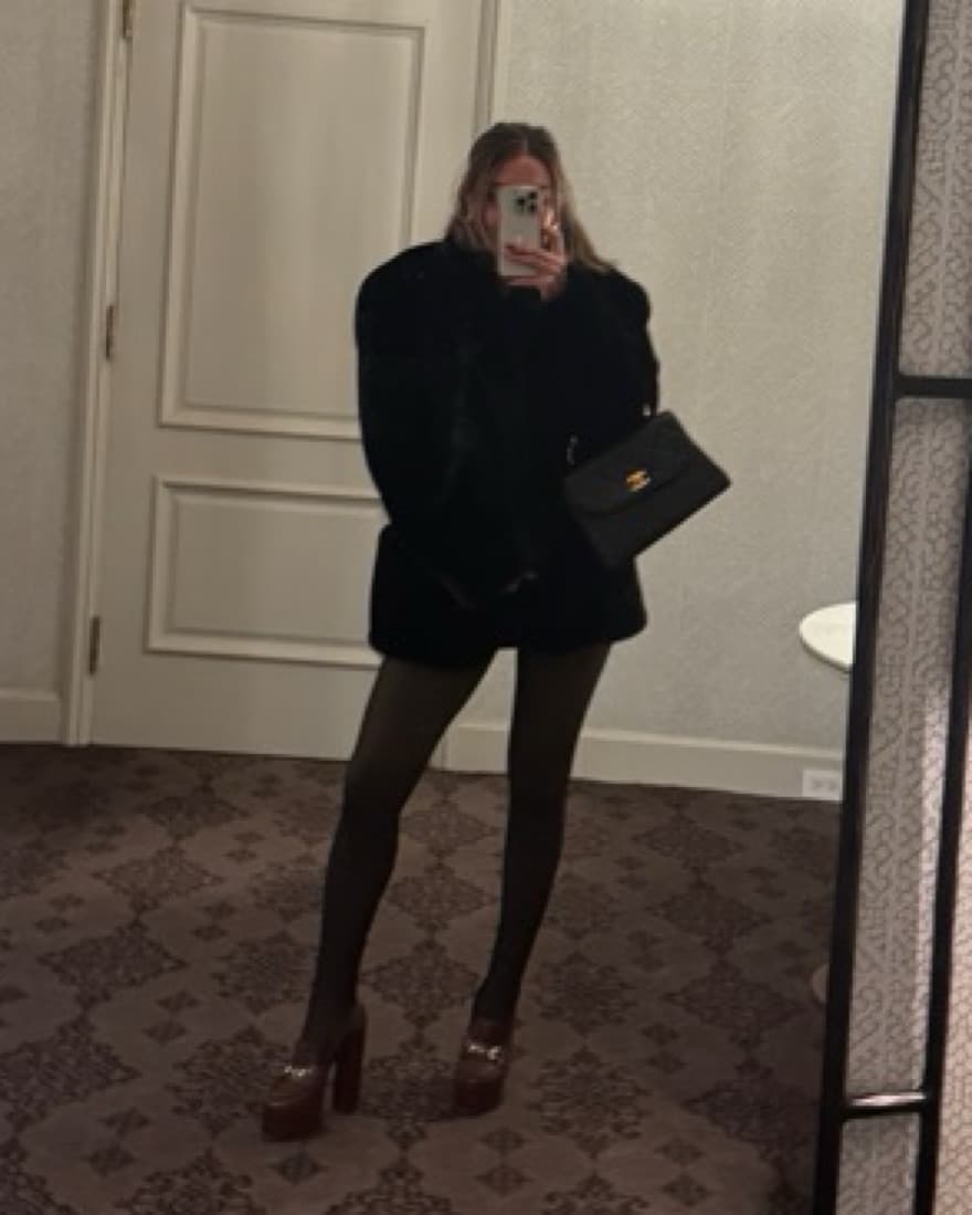 The Oslo Faux Fur Coat in Black- Helsa  - Image 5