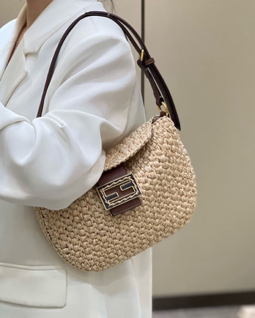 Fendi Beige Raffia Small Croissant Bag - Image 2