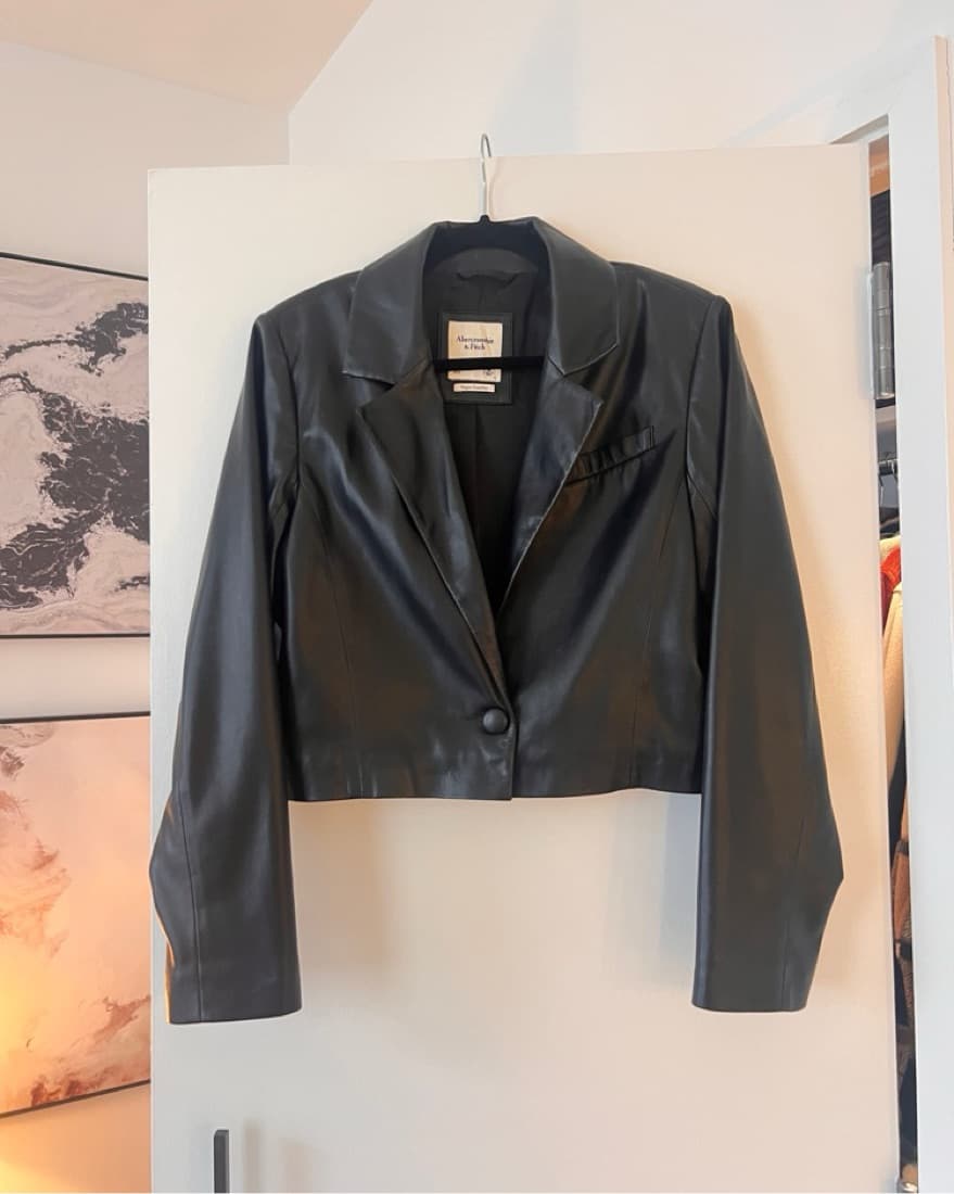 Cropped Leather Blazer - Image 3