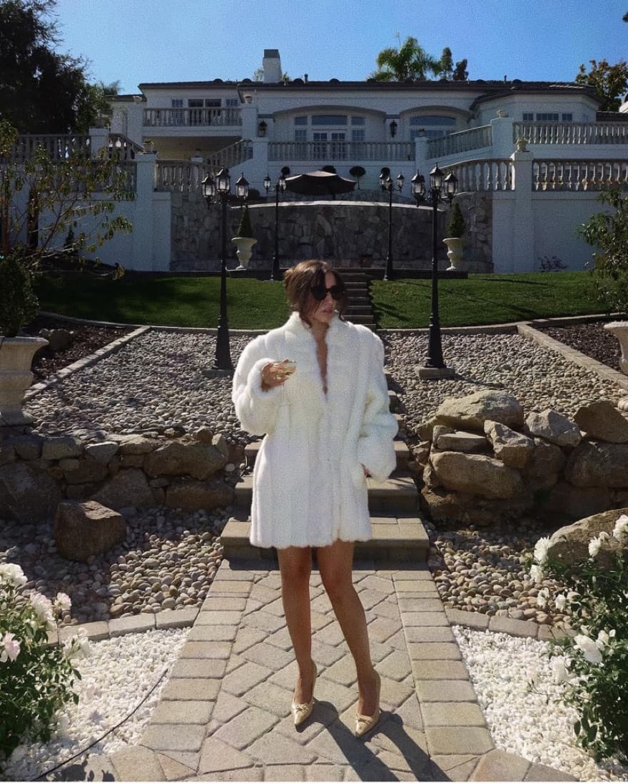 Vintage Ivory Faux Fur Coat - Image 5