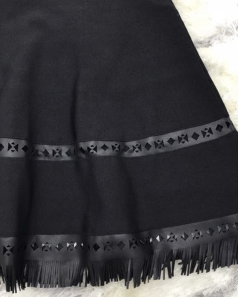 Sleek Black Cocktail Dress - Image 3