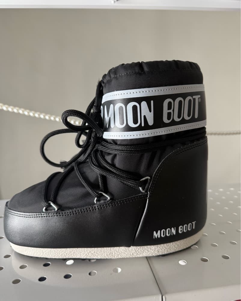 Moon Boot Low Black Icon - Image 1