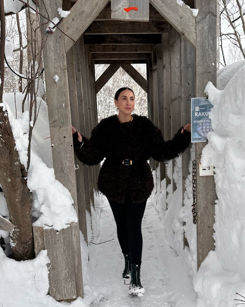 Glamorous Faux Fur Coat for Winter Chic - Image 2