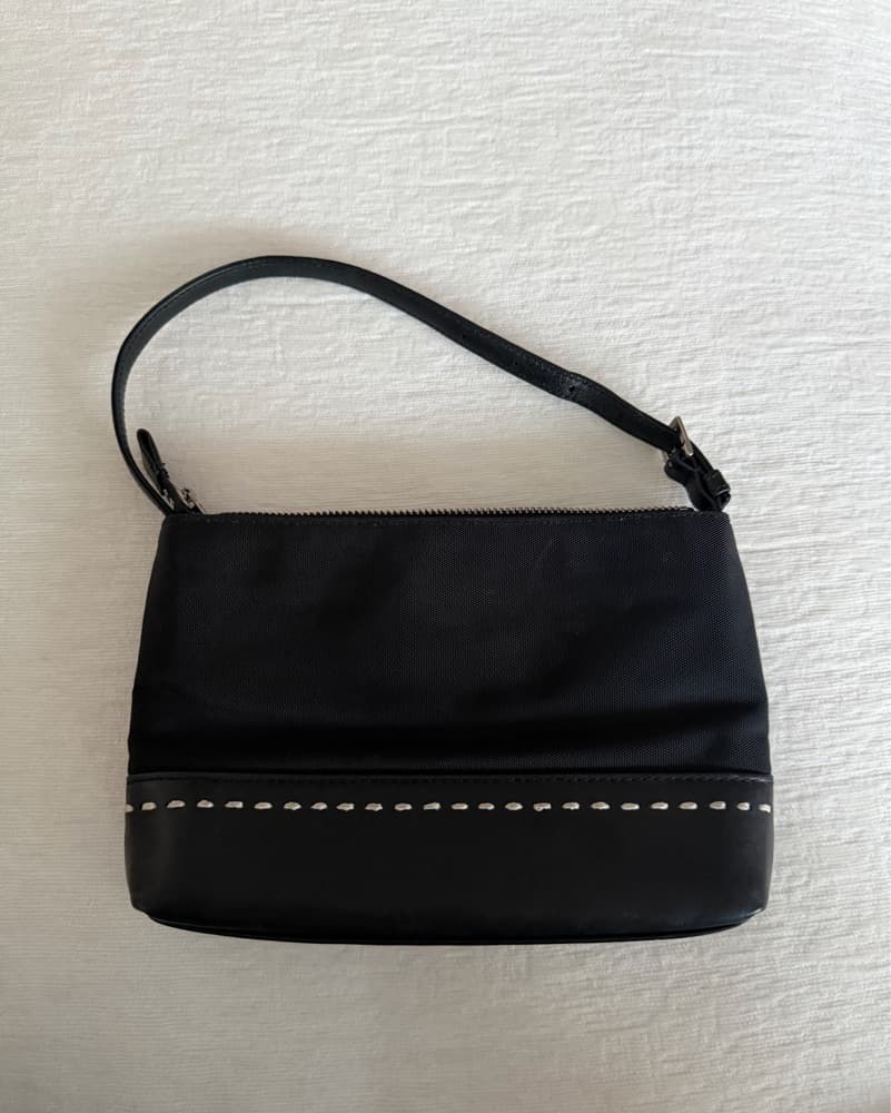 Chic Black Minimal Handbag - Image 2