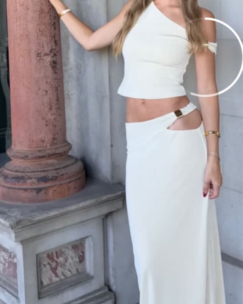 Elegant Off-Shoulder cut out Set - Image 3