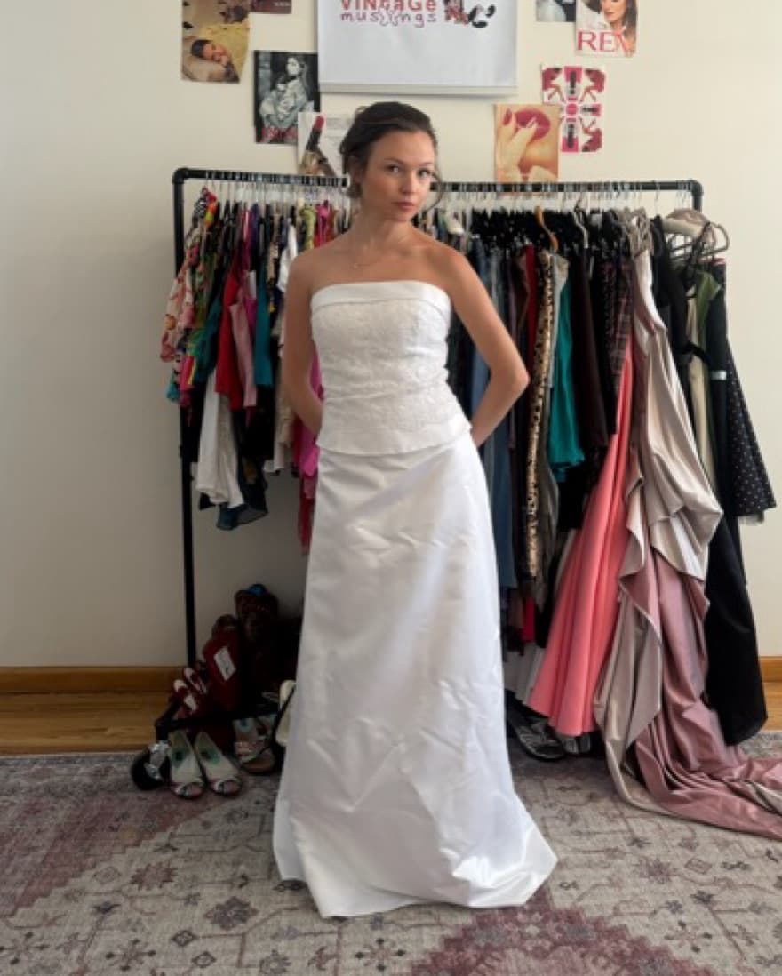 Elegant White Strapless Bridal Gown - Image 4