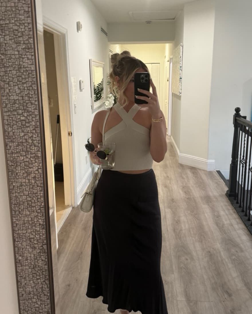 Aritzia Criss Cross Crop top - Image 3